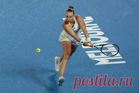 Россиянка выбила с Australian Open третью ракетку мира. Российская теннисистка Анна Блинкова во втором круге Australian Open обыграла представительницу Казахстана Елену Рыбакину и выбила ее с турнира. Встреча прошла в четверг, 18 января, и продлилась три сета. Россиянка одержала победу со счетом 6:4, 4:6, 7:6. Тай-брейк в решающем сете завершился со счетом 22:20.