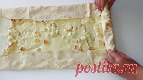 ОБАЛДЕННАЯ ВКУСНЯТИНА к Чаю ЗА 10 МИНУТ + Выпечка! Нежный Десерт из Творога Бананов и Лаваша!

Рецепт:
Тонкий лаваш
Творог – 500 гр
Бананы – 2 шт
Персики - 1-2 шт
Сахар – 80 гр
Яйца – 3 шт
Для заливки:
Сметана – 1-2 ст.л
Яйцо – 1 шт
Сахар – 1 ст.л

Пприятног аппетита!!!