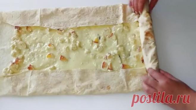 ОБАЛДЕННАЯ ВКУСНЯТИНА к Чаю ЗА 10 МИНУТ + Выпечка! Нежный Десерт из Творога Бананов и Лаваша!

Рецепт:
Тонкий лаваш
Творог – 500 гр
Бананы – 2 шт
Персики - 1-2 шт
Сахар – 80 гр
Яйца – 3 шт
Для заливки:
Сметана – 1-2 ст.л
Яйцо – 1 шт
Сахар – 1 ст.л

Пприятног аппетита!!!