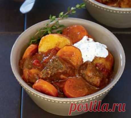 Жаркое с красным вином и сметанным соусом, второе блюдо. Пошаговый рецепт с фото на Gastronom.ru