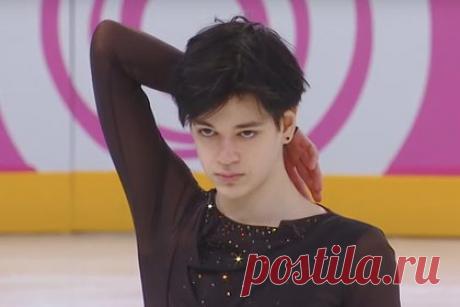 Тренер раскрыл подробности нападения на российского фигуриста в метро. На российского фигуриста Владислава Дикиджи напал в метро пожилой мужчина с ножом. Об этом рассказал тренер спортсмена Олег Татауров. «Видно, что пожилой мужчина в неадеквате был, то ли выпивший, непонятно, по какой причине нападение произошло. Владислав оттолкнул его, когда он приставил нож к горлу», — сказал он.