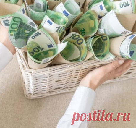 Во сколько обойдется оформление договора дарения: тарифы на 2020 год Дарственная – сделка, при которой один гражданин отчуждает своё имущество другому, ничего не получая взамен. Подарить можно всё, что угодно: земельный участок, дачу, дом, квартиру, гараж, долю в недвижимости, транспортные средства, деньги, интеллектуальные права и даже свои задолженности, например, перед банками или иными лицами. Главное, чтобы стороны были дееспособными и совершеннолетними. Иначе от их имени...