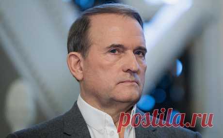 Медведчук назвал Европу коровой, которую доит Зеленский. Президент Украины Владимир Зеленский затягивает конфликт с Россией и доит Европу, как корову, ради одобрения НАТО и удержания личной власти, пишет глава политсовета украинской партии «Оппозиционная платформа — За жизнь» (ОПЗЖ) Виктор Медведчук в статье для «РИА Новости».