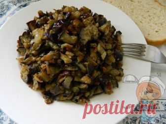 Вкусные жареные баклажаны — простой классный рецепт по шагам с фото Жареные баклажаны по этому рецепту очень вкусны и в горячем виде, и после того как остынут. А если приготовите много и останется на следующий день, попробуйте перемешать с вареным яйцом и заправить небольшим количеством сметаны или майонеза. Получится новый салатик.
