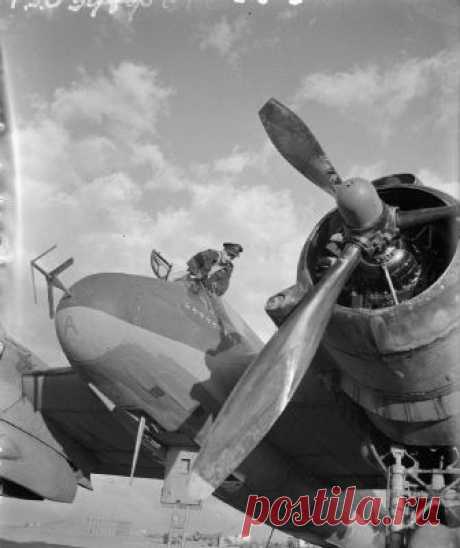 Bristol Beaufighter: первый истребитель с РЛС Bristol Beaufighter – британский двухместный тяжелый истребитель (ночной истребитель), который в годы войны использовался также как торпедоносец и легкий бомбардировщик. Самолет был по настоящему многоцелевым, но вошел в историю главным образом по той причине, что стал первым серийным боевым...