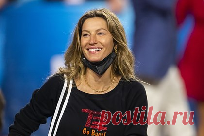 Экс-супруг супермодели Жизель Бюндхен рассказал о переживаниях из-за развода. Футболисту Тому Брейди трудно выходить на поле после развода с когда-то самой высокооплачиваемой моделью в мире Жизель Бюндхен. 45-летний квотербек клуба по американскому футболу «Тампа-Бэй Бакканирс» рассказал, что сейчас его одинаково заботят две вещи: победы в игре и забота о семье и детях.