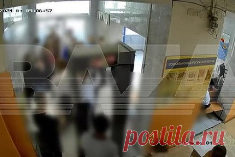 Появилось видео досмотра российских школьниц до трусов перед ЕГЭ