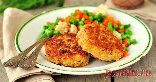 Блюда из рыбного фарша - вкусные рецепты на каждый день и для праздника Блюда из рыбного фарша легки в приготовлении, имеют сравнительно невысокую калорийность и характеризуются отменными вкусовыми качествами. Впечатляет и возможная вариативность кулинарных творений, которые могут быть и аппетитным наваристым супом, и закуской, и самостоятельным вторым блюдом...