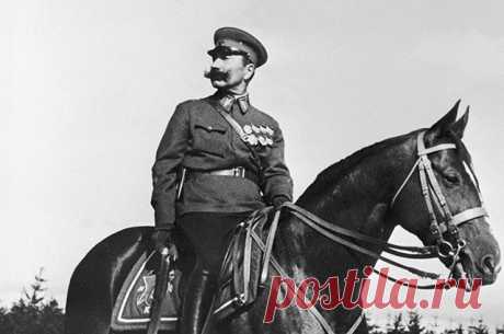Человек эпохи революции. Каким был легендарный Семён Будённый? 25 апреля 1883 года родился Маршал Советского Союза Семён Будённый.