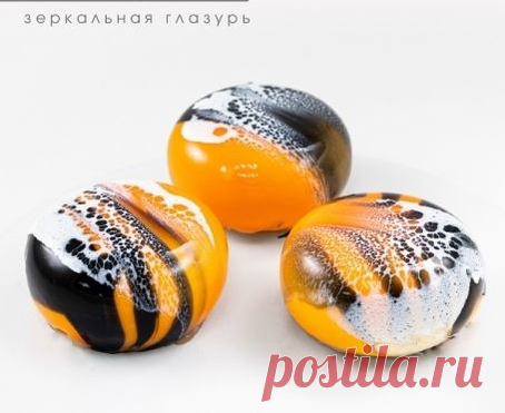 Рецепт зеркальной глазури ✨
Надежный рецепт зеркальной глазури на белом шоколаде с добавлением сливок. Этого количества хватит на 2 тортика формы “Эклипс” диаметром 18 см, либо на небольших 16 пирожных. Срок хранения: 1 месяц в герметично-закрытой таре.
Вода – 50 г
Глюкозный сироп – 200 г
Сахар – 200 г
Сливки 33% - 100 г
Белый шоколад – 200 г
Желатин 160 блум – 16 г
Вода в желатин – 96 г
+ Водорастворимые красители Caramella: