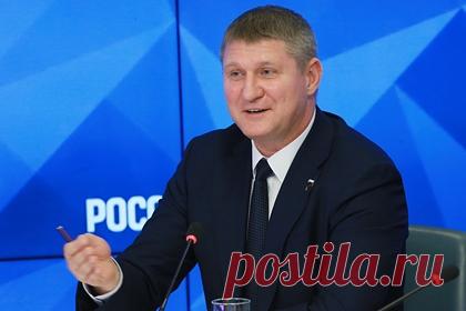 В Госдуме предрекли признание европейцами Крыма территорией России. Депутат Госдумы от крымского региона Михаил Шеремет назвал слова главы ВМС ФРГ вице-адмирала Кай-Ахима Шенбаха о принадлежности Крыма сигналом западным странам о том, что пора признать российский статус полуострова. Он предрек признание европейцами территории Крыма частью России и призвал прекращать политические игры.