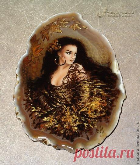 Кулон "Фламенко" - хаки,коричневый,золотой,роспись по камню,ручная роспись