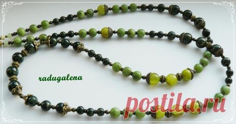 Длинные бусы с нефритом, ониксом и змеевиком