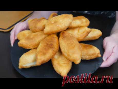 Жареные пирожки с капустой. Как у бабушки! Рецепт теста и вкусной начинки. Вам понадобится:на 15штЖарить в масле при 160СТесто:Вода теплая 125млМолоко теплое 125мл (можно взять только воду)Дрожжи сухие 5гСахар 10гСоль 7гМука 400гМасло подсолнечное 30гНачинка:Капуста 900гЛук 150гСоль10гСахар 10-15гМасло сливочное 100гЯйца вареные 3-4штМасло 1л