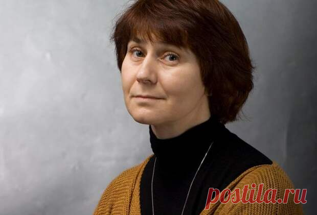 «В шесть лет мои дети переплывали озеро». Правила воспитания писательницы Марины Аромштам - ПолонСил.ру - социальная сеть здоровья - медиаплатформа МирТесен Писательница, журналист и педагог Марина Аромштам называет себя «бабушкой в кубе», но не имеет в виду, что знает про детей все. В новых «Правилах воспитания» она скорее рефлексирует — размышляет о воспитательных трендах и о тенденциях вне моды и времени. 1. У меня были дети, а сейчас — два взрослых