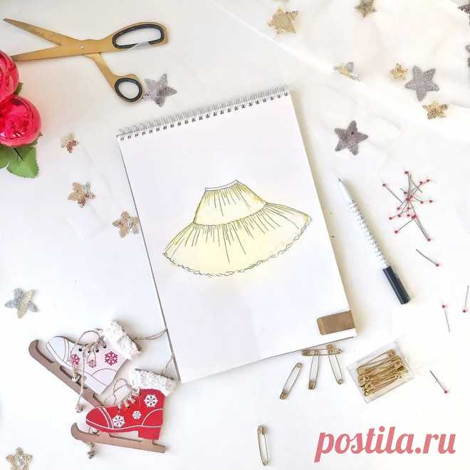 #от_подписчиков@sewing_school

Поздравляю всех мастериц с наступающим Новым годом!

Решила поделится своей схемой для сборки подъюбника. Вдруг кто-то собирает ещё деток на утренник. Ушло 5 м, пачка в 4 слоя.