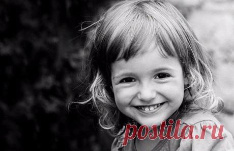 15 ПРИНЦИПОВ ЖИЗНИ, КОТОРЫЕ ДОЛЖЕН ЗНАТЬ РЕБЕНОК
Выделите специальный день для серьезного разговора с ребенком или поймайте момент, но передайте им следующую информацию:
1. Считай себя удачливым.
Показать полностью…