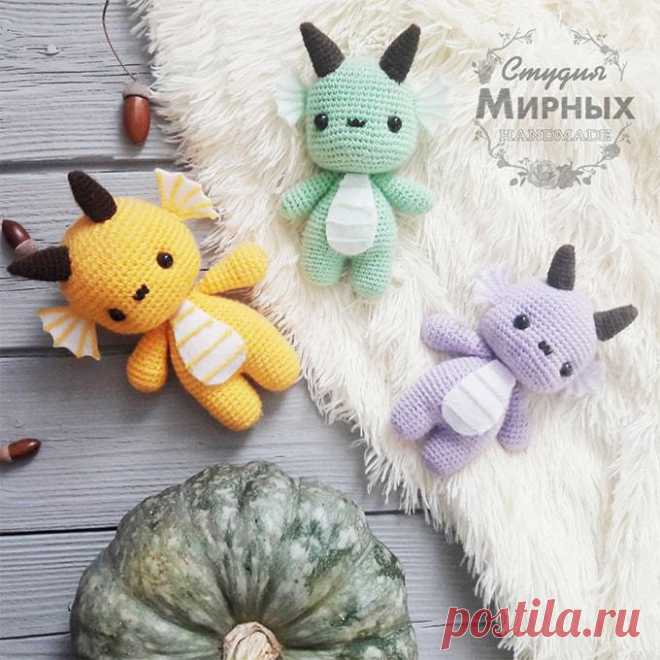 Монстрик-дракончик крючком. Амигуруми схемы и описания. Автор: Студия Даши Мирных | IRINELY.ART