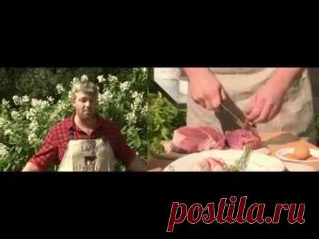 Бифштекс с томленым картофелем. Кухня на свежем воздухе.