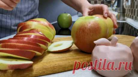 У меня яблоки в сезон уходят килограммами. Такую вкусноту готовлю на завтрак, пальчики оближешь. Рецепты обалденные, реально нарасхват - Будет вкусно - Медиаплатформа МирТесен Как начинается яблочный в сезон, так у меня отбоя нет от этой вкусноты. Едим буквально каждый день. Вот реально яблоки на это уходят килограммами, причем любые, хоть сладкие, хоть кислые. А готовлю я из них на завтрак такие штучки, пальчики оближешь. Можно съесть целую гору. Рецептов у меня много, - ...