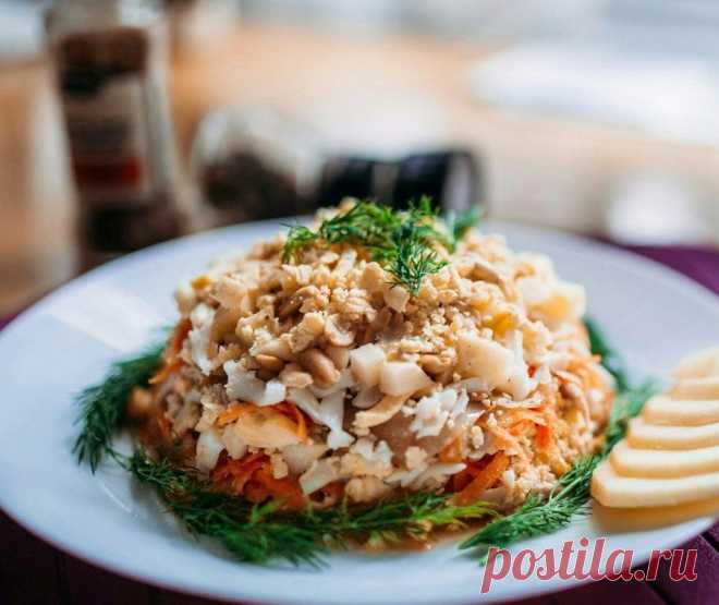 Салат с куриным филе и яблоком