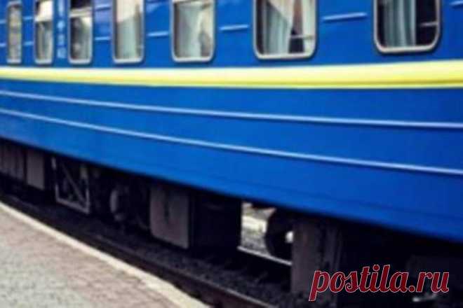 8 УСЛУГ В ПОЕЗДЕ, О КОТОРЫХ НЕ ЗНАЕТ 90% ПАССАЖИРОВ 





1. Выехать раньше срока
Вы можете уехать поездом, отходящим на несколько часов или дней ранее того рейса, на который приобрели билет, без какой-либо доплаты. Конечно при наличии свободных мест.
…