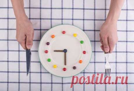 Интервальное голодание: суть диеты, схемы и советы для начинающих - ПолонСил.ру - социальная сеть здоровья - Медиаплатформа МирТесен Предполагается, что интервальное голодание должно не только помочь похудеть, но и улучшить состояние здоровья. Может ли такой стиль питания навредить и как его правильно соблюдать — разбираемся вместе с экспертом. Схемы интервального голодания привлекают людей своей простотой и отсутствием - 1 апреля - 43735598286 - Медиаплатформа МирТесен