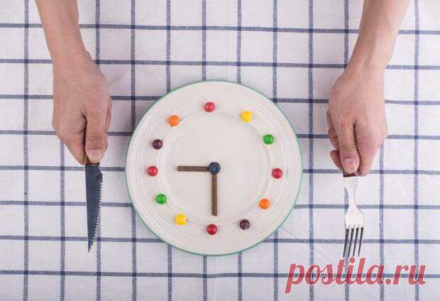 Интервальное голодание: суть диеты, схемы и советы для начинающих - ПолонСил.ру - социальная сеть здоровья - Медиаплатформа МирТесен Предполагается, что интервальное голодание должно не только помочь похудеть, но и улучшить состояние здоровья. Может ли такой стиль питания навредить и как его правильно соблюдать — разбираемся вместе с экспертом. Схемы интервального голодания привлекают людей своей простотой и отсутствием - 1 апреля - 43735598286 - Медиаплатформа МирТесен