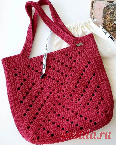 Сумка из квадратных ажурных мотивов. Крючком. Схема. / knittingideas.ru