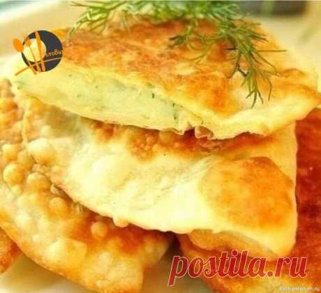 Чебуреки с картофелем и сыром. Готовить легко! Ингредиенты:1 кг картофеля100-150 гр любого твердого сыра1 пучок укропа,соль перецдля теста:1 яйцо150 мл. кефира + 1 ст.л.сметаны50 гр.сливочного масла (растопить)0,5 ч.л.соли450 гр.мукиПРИГОТОВЛЕНИЕ:Картофель отварить с солью и сделать пюре.Сыр натереть на терке и соединить с ГОРЯЧИМ...