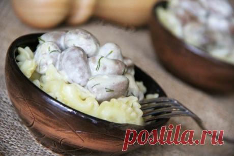 Куриные сердечки в сырном соусе.