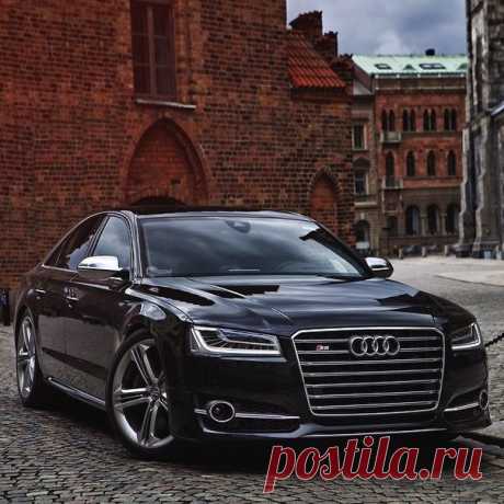 Audi S8