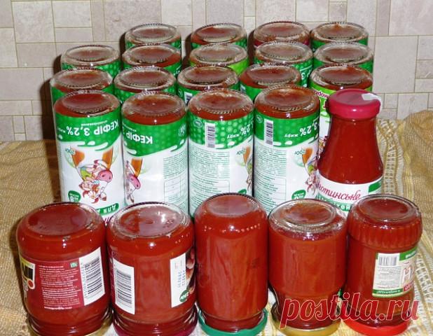Домашний томатный соус-кетчуп на зиму. 
Супер подборка на любой вкус!

1. Соус томатный Классический 

Ингредиенты:

3 кг помидоров, 150 г сахара, 25 г соли, 80 г 70% уксуса, 20 шт. гвоздичек, 25 шт. перца горошком, 1 зубчик чеснока, щепотка корицы, на острие ножа острого красного перца.

Приготовление:
Помидоры мелко нарезать, выложить в кастрюлю, поставить на огонь и уварить на треть, не закрывая крышку. Затем добавить сахар, проварить 10 минут, всыпать соль и варить еще...