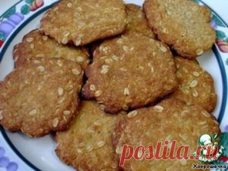 Овсяное печенье &quot;Анзакс&quot; - кулинарный рецепт
    Мука — 1 стак.
    Хлопья овсяные (желательно быстрого приготовления) — 1 стак.
    Стружка кокосовая (несладкая) — 1 стак.
    Масло сливочное — 125 г
    Сахар коричневый — 3/4 стак.
    Патока (светлая - Golden syrup, думаю, можно заменить на жидкий мед) — 2 ст. л.
    Сода — 1 ч. л.
    Вода (кипяток) — 2 ст. л.