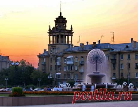 «Город юности моей». Стихи Александра Павлова. Музыка Виталия Титова. Аранжировка  Владимира Сидорова.  Исполняют хор мальчиков «Соловушки Магнитки» и мужской вокальный ансамбль «Металлург» под руководством Александра Никитина. Партия фортепиано – заслуженный артист РФ Владимир Галицкий. 1999.