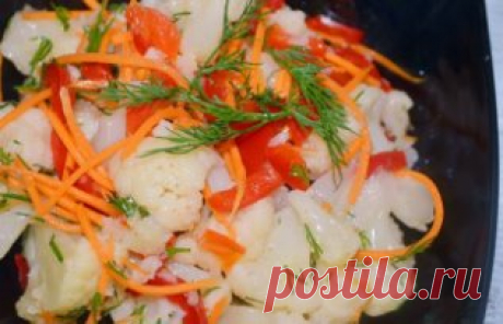 ВКУСНЕЙШАЯ МАРИНОВАННАЯ ЦВЕТНАЯ КАПУСТА 💚
Ингредиенты:
✔ Цветная капуста — 2 кочана (2 кг 200 г)
✔ Морковь — 2 шт.
✔ Болгарский перец — 2 шт.
✔ Чеснок — 100 гр.
✔ Лук репчатый — 1 шт. (большая)
✔ Острый перец — по 1-2 шт. на 1-литр. банку
✔ Укроп (зонтики), листья хрена, вишни, смородины
✔ Душистый перец
✔ Гвоздика
✔ Лавровый лист
✔ Уксус 70%
Маринад:
✔ На 1 литр воды — 2 ст.л. соли, 1 ч.л. сахара
Приготовление:
1. По этому рецепту делаю капусту уже второй раз.
2. В прошл...