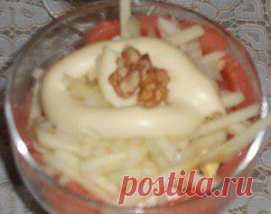 Очень оригинальная и красивая закуска! Подается в креманках!  Блюдо для индивидуальной подачи, поэтому следует учесть количество гостей. Рецепт рассчитан на 6 порций. Салат-коктейль с семгой "Оригано" | Don Аппетит