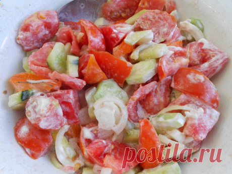 Даже самые обычные овощные салаты получаются вкуснее, чем в дорогом ресторане: весь секрет в... Наверно салат "Цезарь" любят кушать многие. Он достаточно сытный, плюс в нем мало калорий.