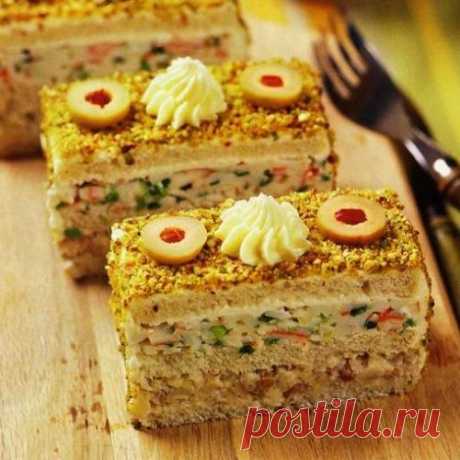 Закусочные пирожные из селёдки и крабовых палочек
