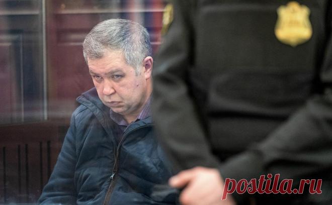 Экс-главе МЧС по Кемерово дали 10,5 лет за пожар в «Зимней вишне». Следствие считает, что Мамонтов знал о нарушениях в «Зимней вишне». МЧС настаивало на его невиновности. При пожаре в 2018 году погибли 60 человек, среди них было 37 детей, они оказались заперты в зала кинотеатра.