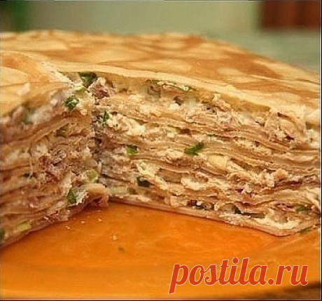 БЛИННЫЙ ПИРОГ С КУРИЦЕЙ И ГРИБАМИ.В нашей семье любят блинный пирог с курицей и грибами, но этим начинки не ограничиваются, это может быть и просто грибная начинка или сладкая — с заварным кремом и ягодами. Выбор за вами. Но сегодня мы готовим именно такой пирог — с курицей и грибами.Для его приготовления нам понадобится: 12 тоненьких блинов по рецепту, который вы любите и блинчики должны быть приблизительно такого же размера, как и форма в которой они будут запекаться.Для начинки возьмем: 1 кур