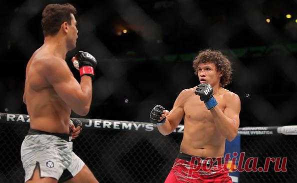 Россиянин проиграл бывшему претенденту на титул UFC. Поединок Романа Копылова и Пауло Косты продлился все три раунда и завершился победой бразильца единогласным решением судей