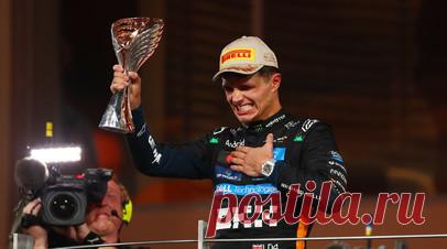 Чистая победа: Норрис сверг Ферстаппена и стал новым королём «Формулы-1». Ландо Норрис финишировал третьим на Гран-при Абу-Даби, но этого ему хватило для дебютного титула в «Формуле-1». 26-летний пилот по итогам сезона выиграл сражение с напарником по McLaren Оскаром Пиастри, и четырёхкратным чемпионом мира Максом Ферстаппеном из Red Bull. При этом британец грамотно удержал на трассе Яс Марина имевшееся преимущество, избежав ненужного риска. И к тому же доказал, что даже не слишком агрессивные…