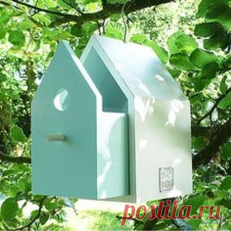 Easy-Clean Bird House