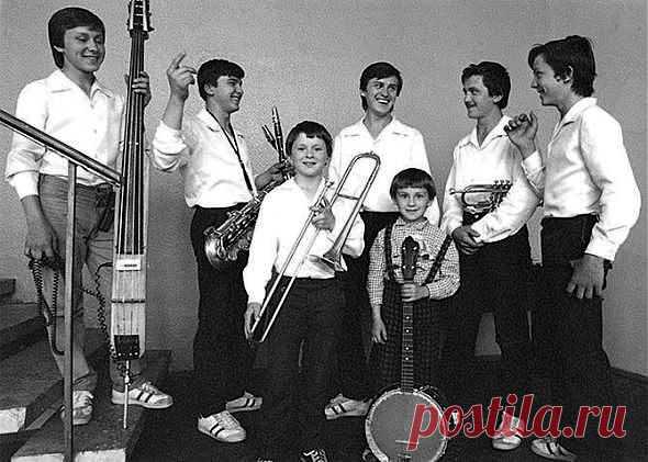 Побег из СССР: «Семь Симеонов» / Назад в СССР / Back in USSR