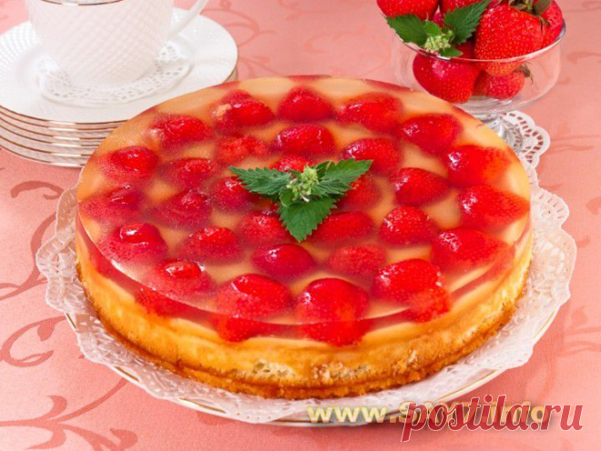 Торт с клубникой, сырным кремом и желе