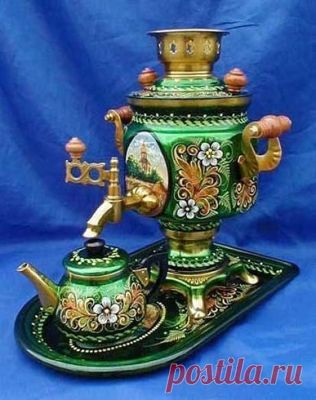 РАСПИСНЫЕ ТУЛЬСКИЕ САМОВАРЫ.
Пейте чай, мой друг старинный,
забывая бег минут.
Желтой свечкой стеаринной
я украшу ваш уют.
Не грустите о поленьях,
о камине и огне...
Плед шотландский на коленях,
занавеска на окне.
Самовар, как бас из хора,
напевает в вашу честь.
Даже чашка из фарфора
у меня, представьте, есть.... (

Окуджава)