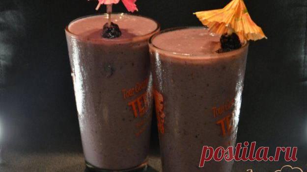 Коктейль Мечта дня Ингредиенты:Пищевой лед - 1 стакан, Банан свежий или замороженный - 1 шт., Ягоды клубника или голубика, ежевика - 1 стакан, Персик - 1 шт., Ванильное мороженое,комнат. тем-ры - 2/3 стакана, Апельсиновый свежий сок - 2/3 стакана,