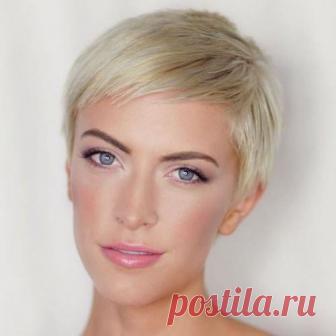 Короткая женская стрижка для тонких волос: фото Большинство девушек часто не знают, какая прическа им подойдет больше всего. Почти всегда подобрать правильную стрижку удается не с первого раза, особенно если вы обладательница коротких и недостаточно густых волос. Выбор вариантов причесок очень велик. В данной статье будут рекомендованы самые стильные решения и показаны фото коротких женских стрижек для тонких волос с кратким описанием каждой.Плюсы в выборе короткой женской...