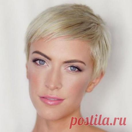 Короткая женская стрижка для тонких волос: фото Большинство девушек часто не знают, какая прическа им подойдет больше всего. Почти всегда подобрать правильную стрижку удается не с первого раза, особенно если вы обладательница коротких и недостаточно густых волос. Выбор вариантов причесок очень велик. В данной статье будут рекомендованы самые стильные решения и показаны фото коротких женских стрижек для тонких волос с кратким описанием каждой.Плюсы в выборе короткой женской...